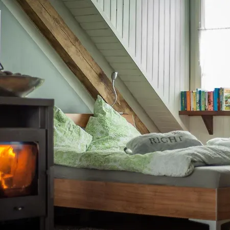 아파트 Hof Vierzehnender Im Hohen Venn - 70qm Fachwerk-studio - Grosses Wohn-schlafzimmer Mit Dachterrasse Und Kaminofen - Separate Kueche - Perfekt Fuer Paare - - Eifel - Hunde Willkommen - Islandpferde *